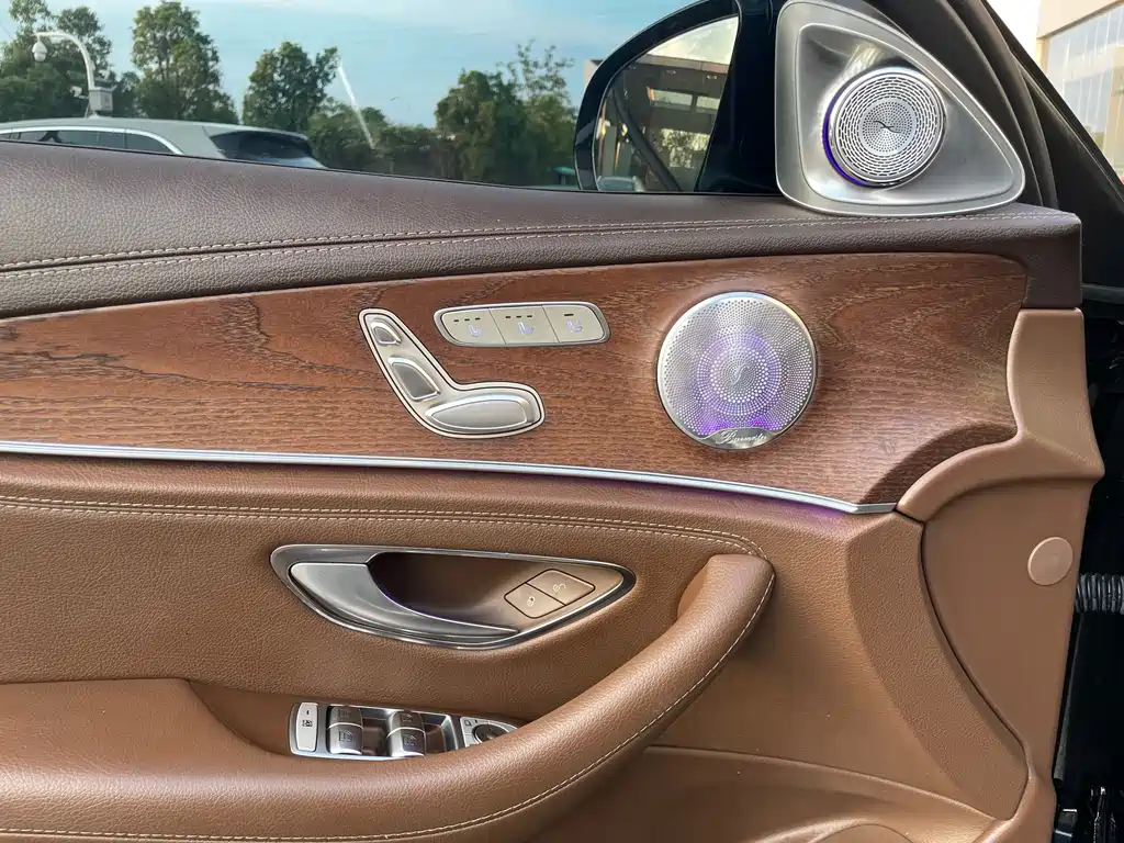 Mercedes-Benz E-Class — миниатюра 7