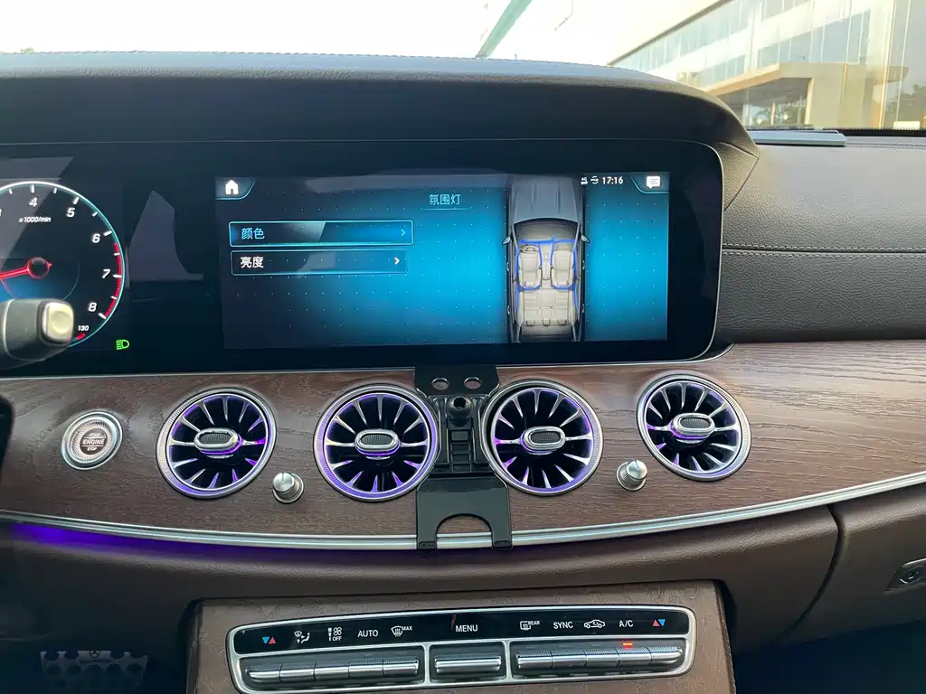 Mercedes-Benz E-Class — миниатюра 12