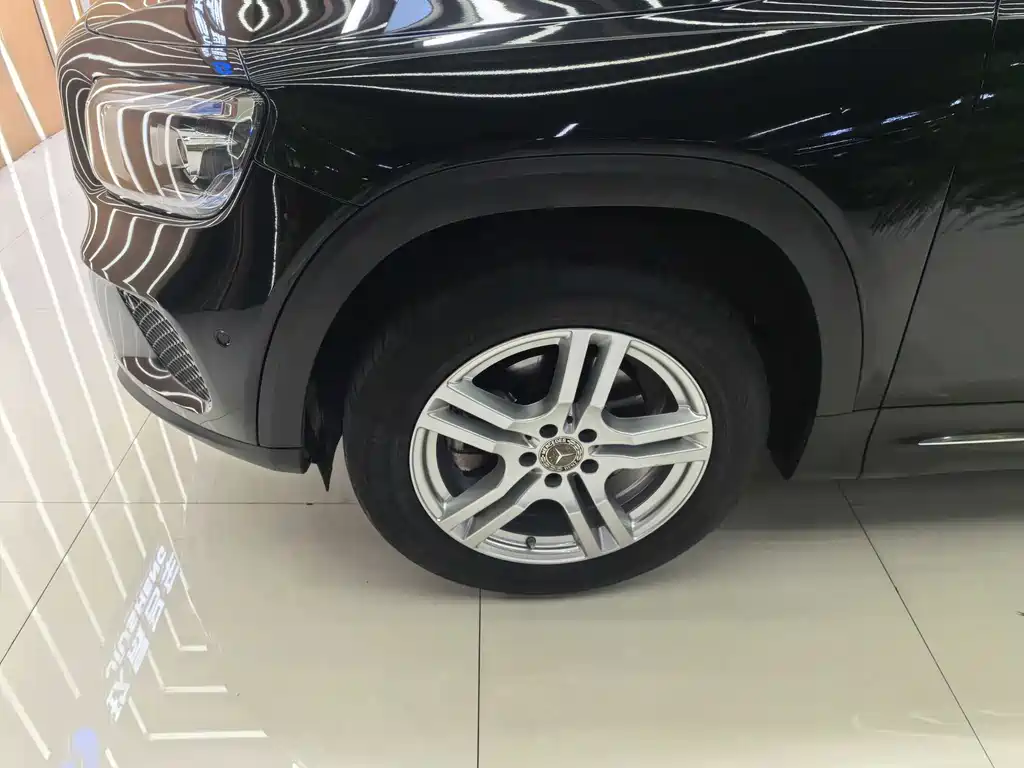 MERCEDES-BENZ GLB