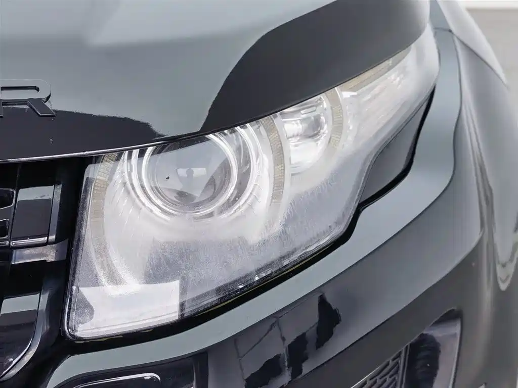 Land Rover Range Rover Evoque 2012 2.0T 5