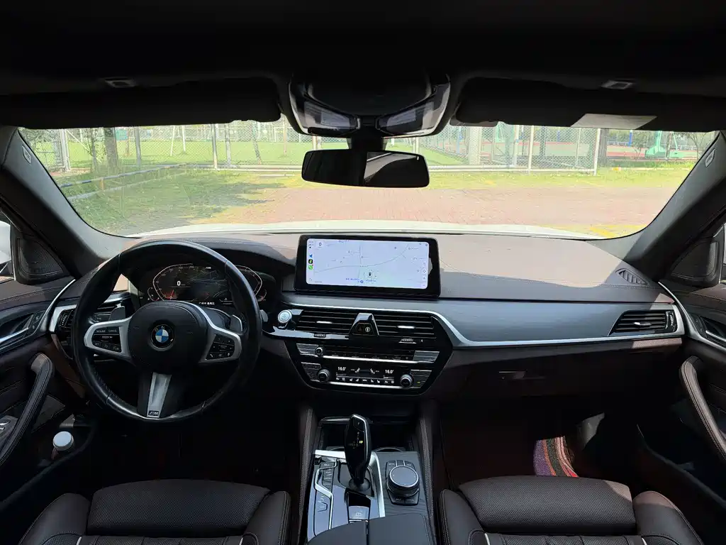 BMW 5 Series — миниатюра 12