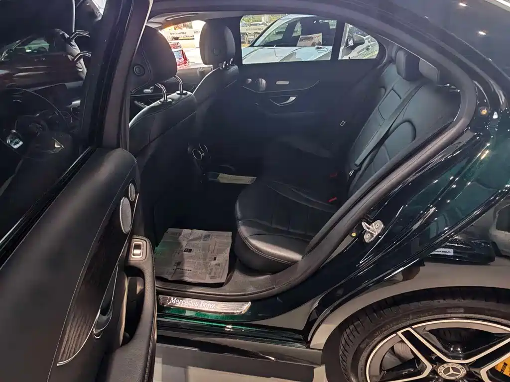 Mercedes-Benz C-Class — миниатюра 12