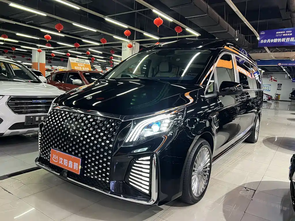 Mercedes-Benz Vito 2023 2.0T 7 мест