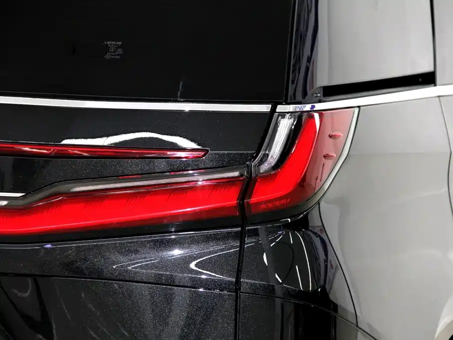 Lexus LM — миниатюра 39