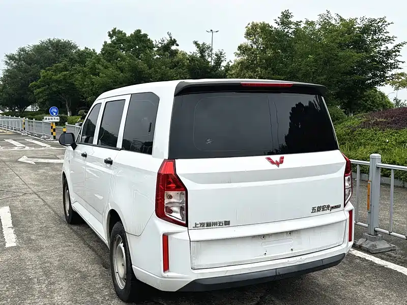 Wuling Hongguang Plus PLUS 2020 1.5L MT 5 мест