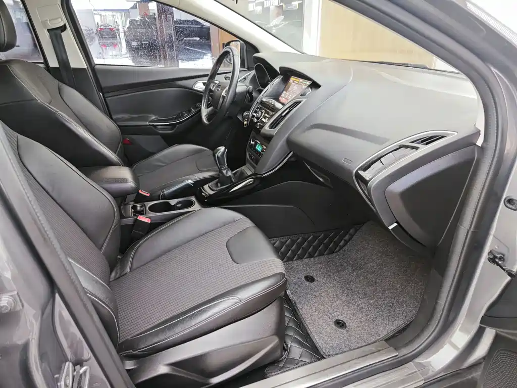 Ford Focus 2012 1.6L MT