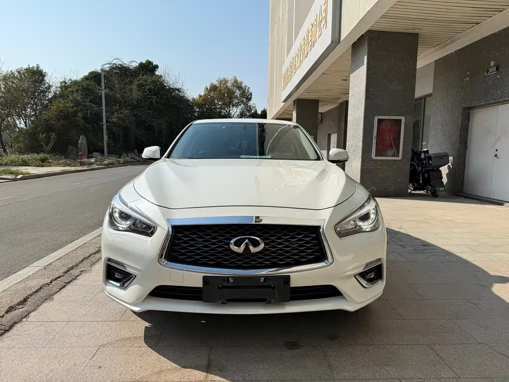 INFINITI Q50L