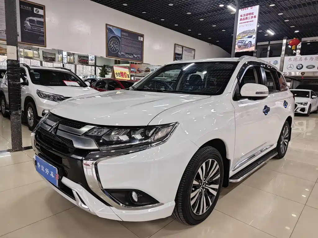 MITSUBISHI OUTLANDER