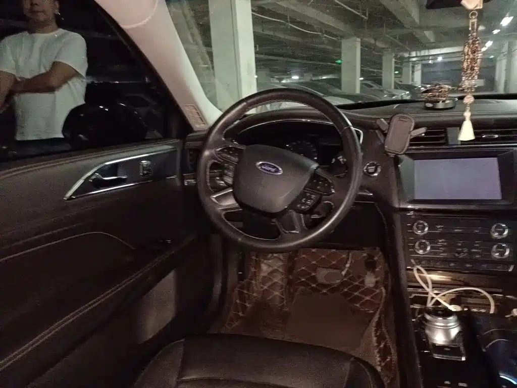 Ford Taurus — миниатюра 11