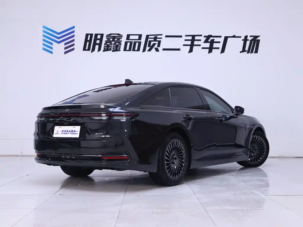Toyota Crown (Import) — миниатюра 7