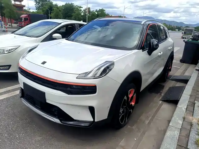 2021 Lynk & Co 06