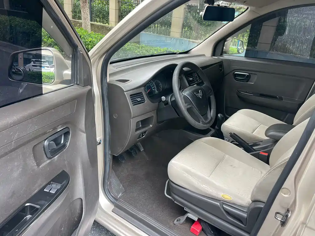 Wuling Rongguang V — миниатюра 9