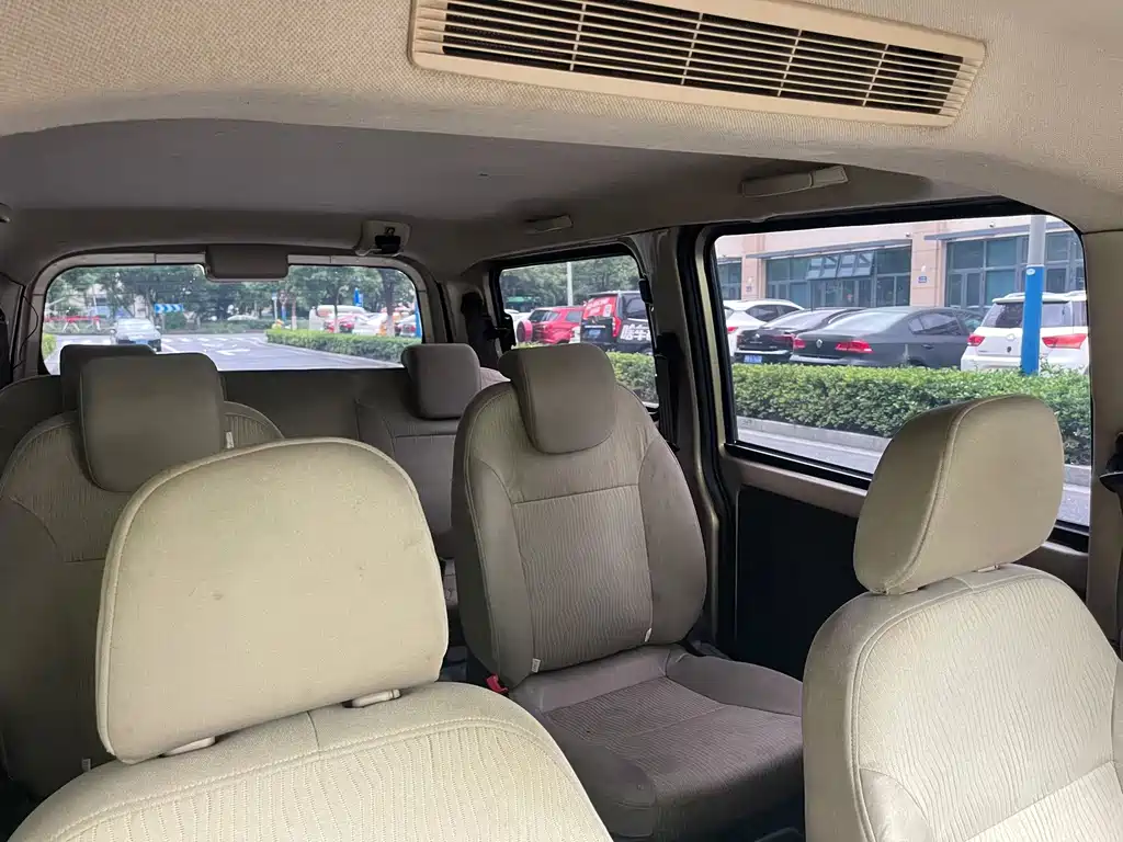 Wuling Rongguang V — миниатюра 8