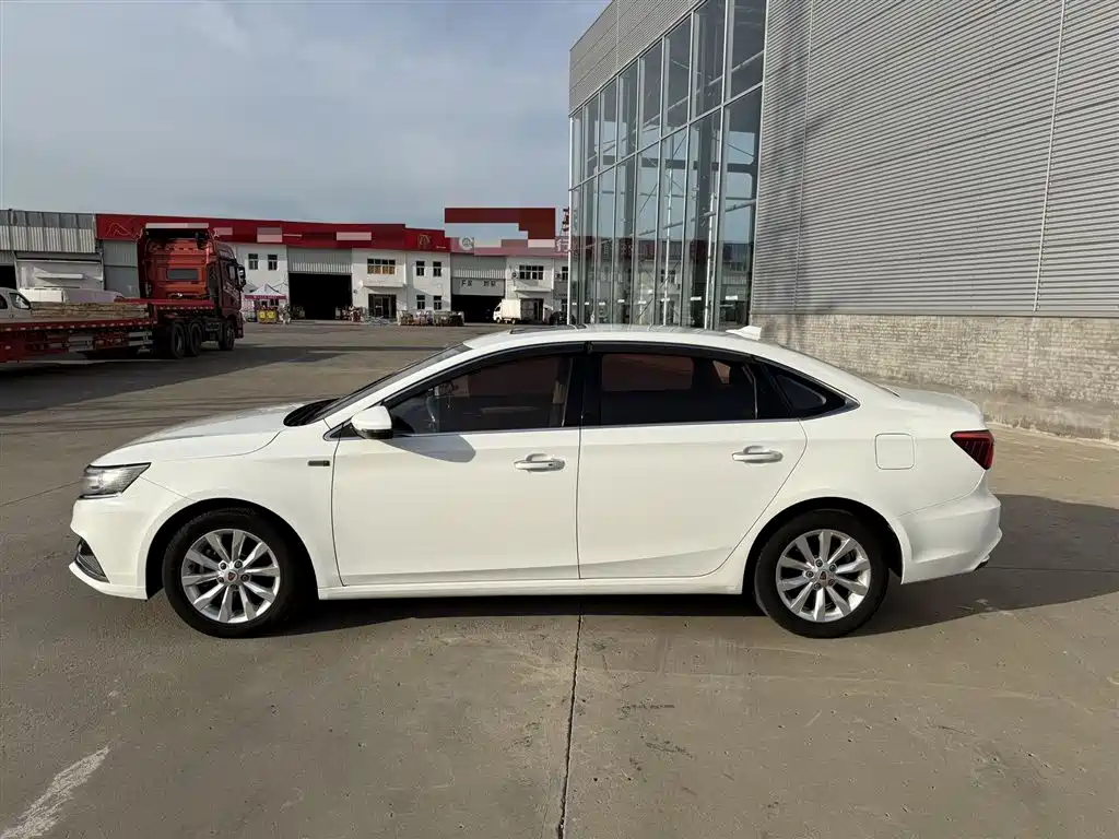 ROEWE  I6 NEW ENERGY