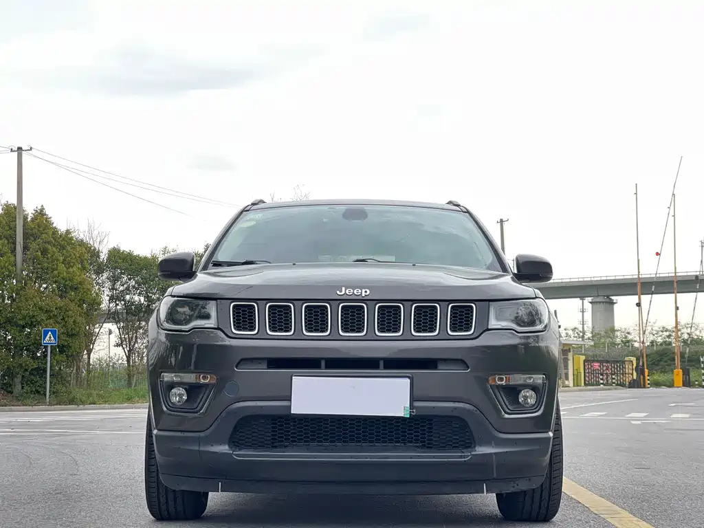 Jeep Compass - фото 2