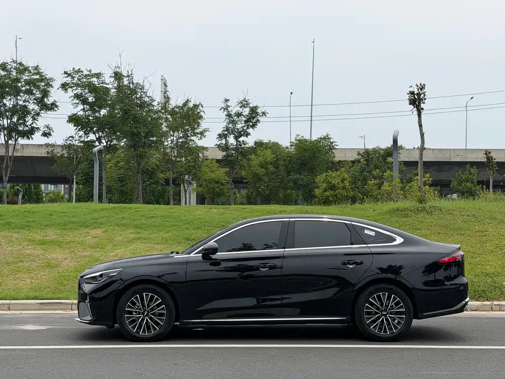 Geely Emgrand 2026 5 1.5L CVT Luxury