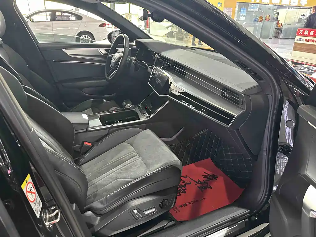Audi A6L 2023 40 TFSI Luxury