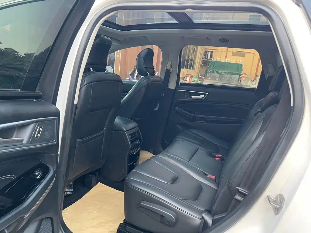 Ford Edge — миниатюра 10