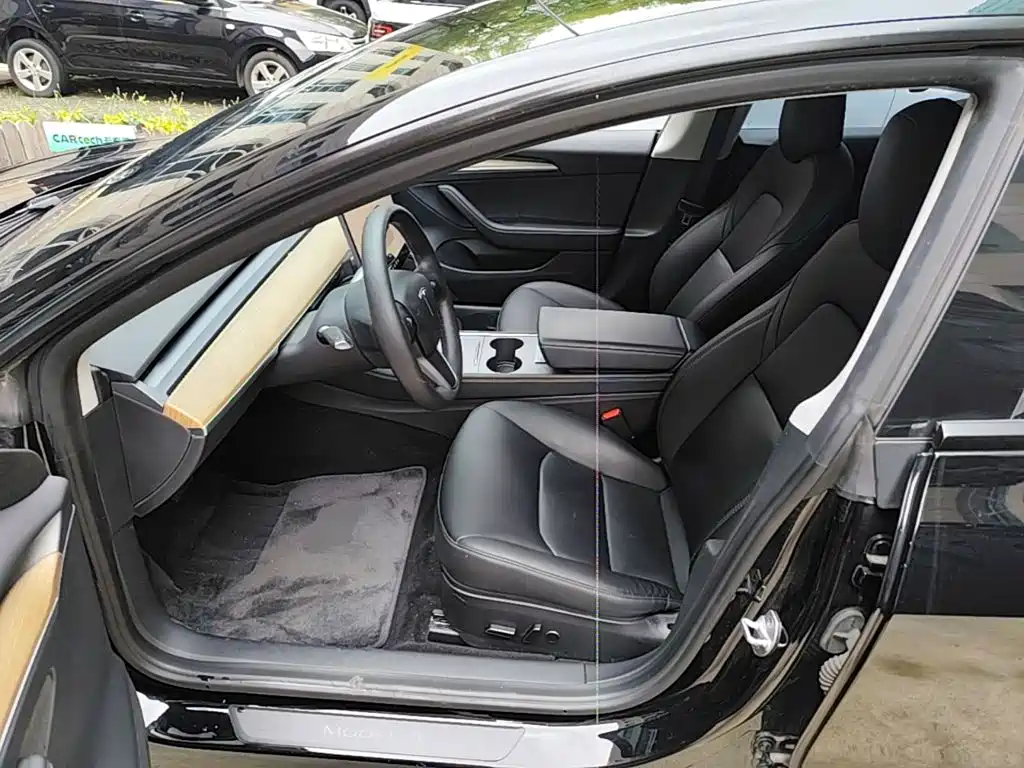 Tesla Model 3 — миниатюра 16