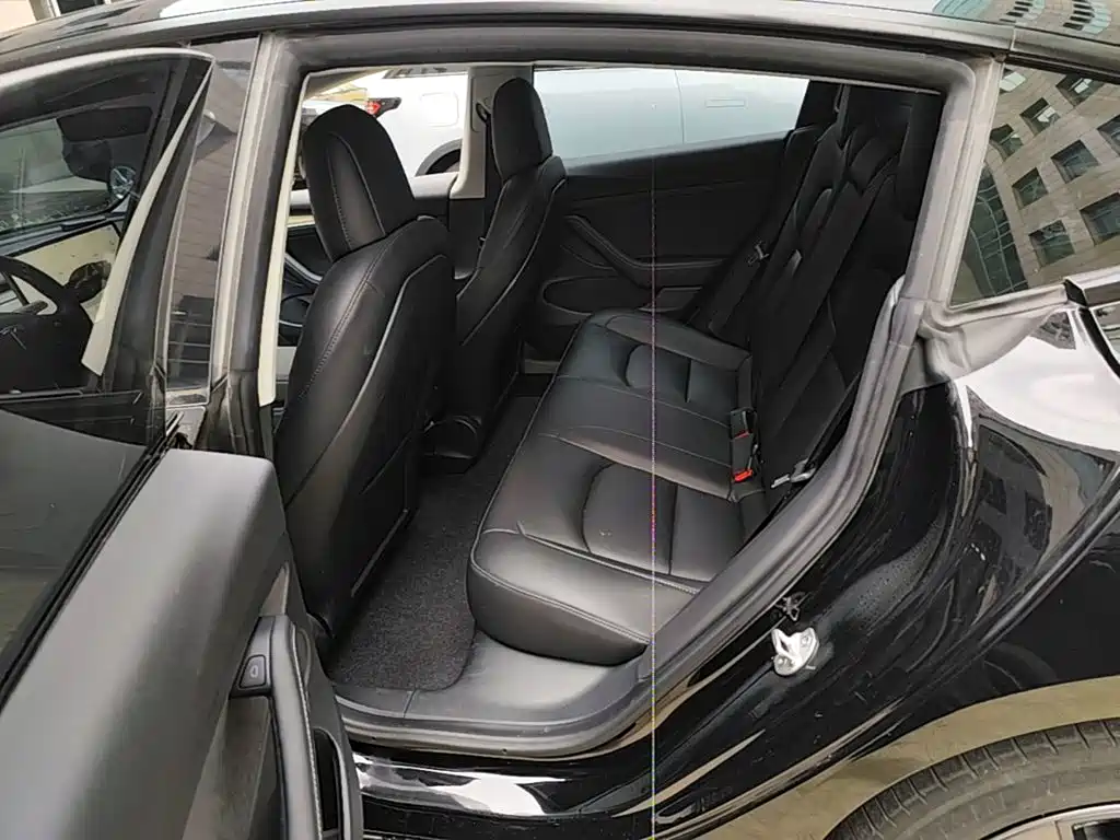 Tesla Model 3 — миниатюра 17