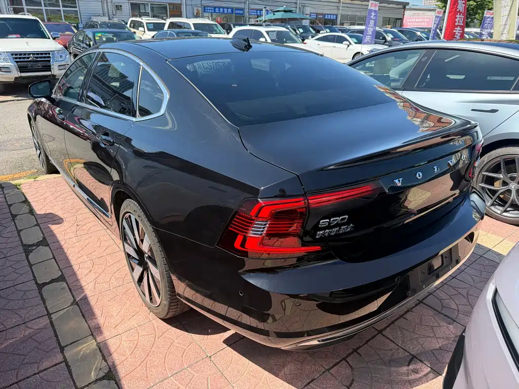 Volvo S90 2025 Luxury