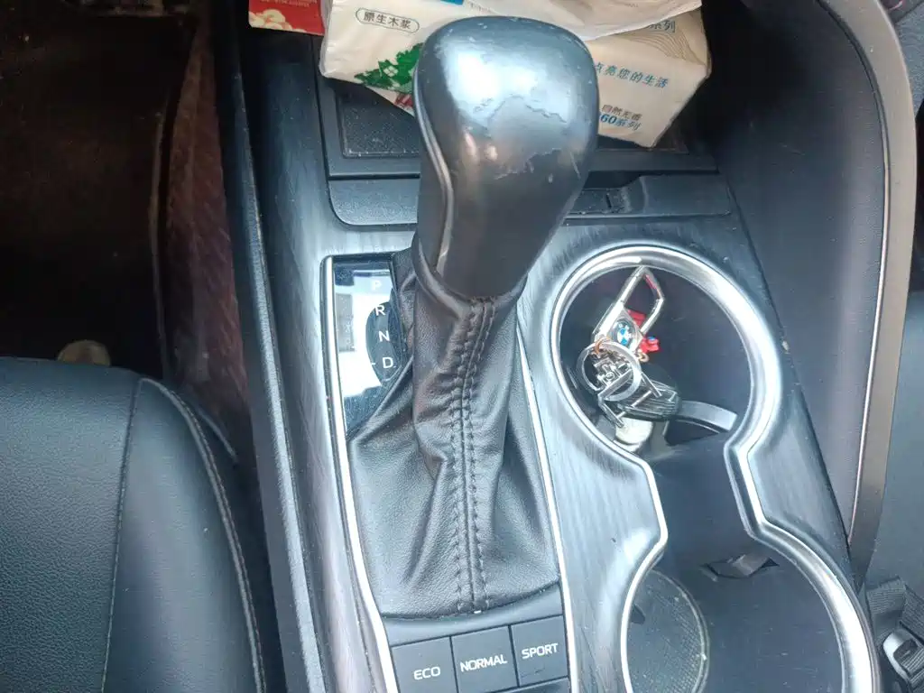 Toyota Camry — миниатюра 10