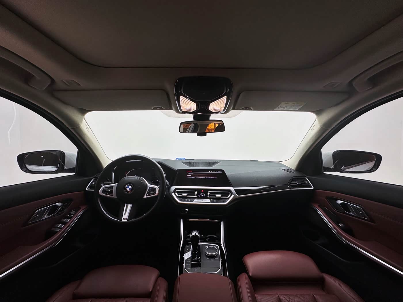 BMW 3 Series 2.0 л 2022 г. Белый, пробег 43900 км