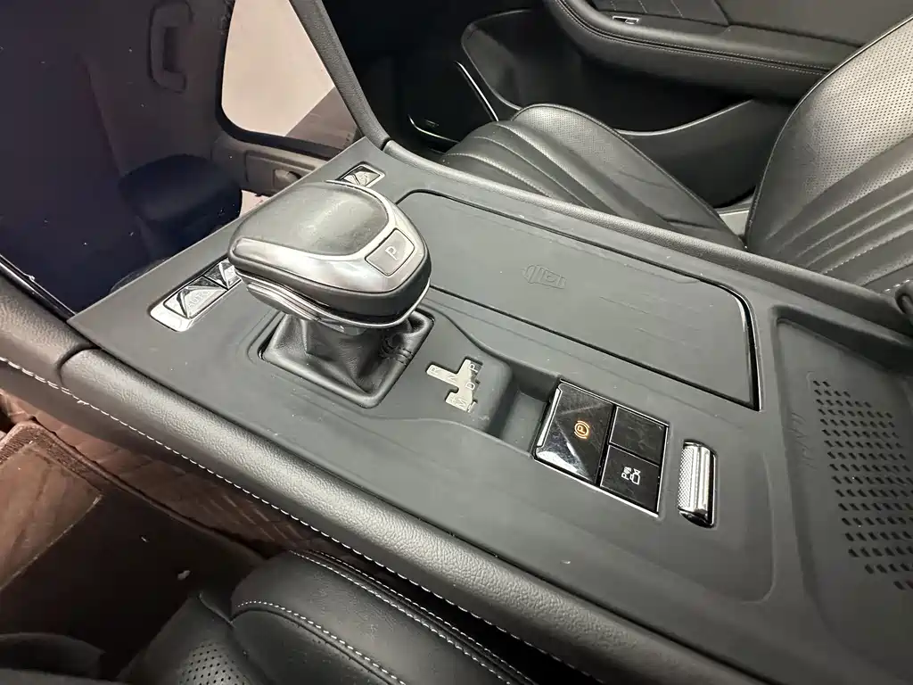 Hongqi Hongqi H5 — миниатюра 13