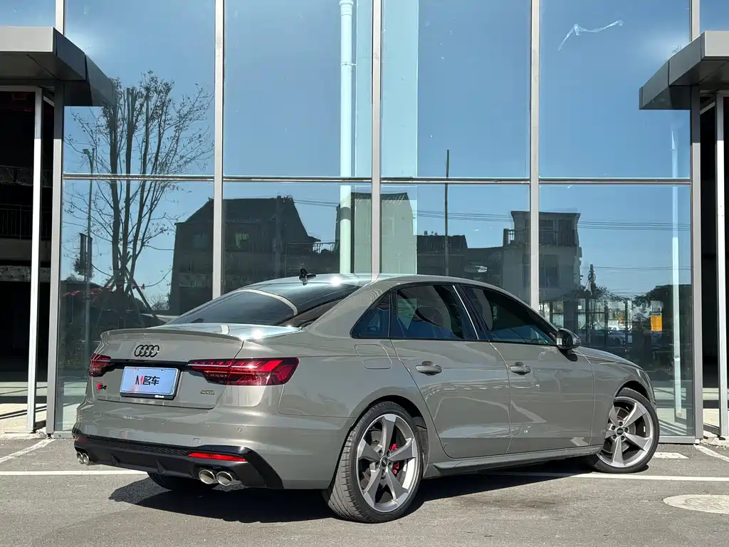 AUDI S4