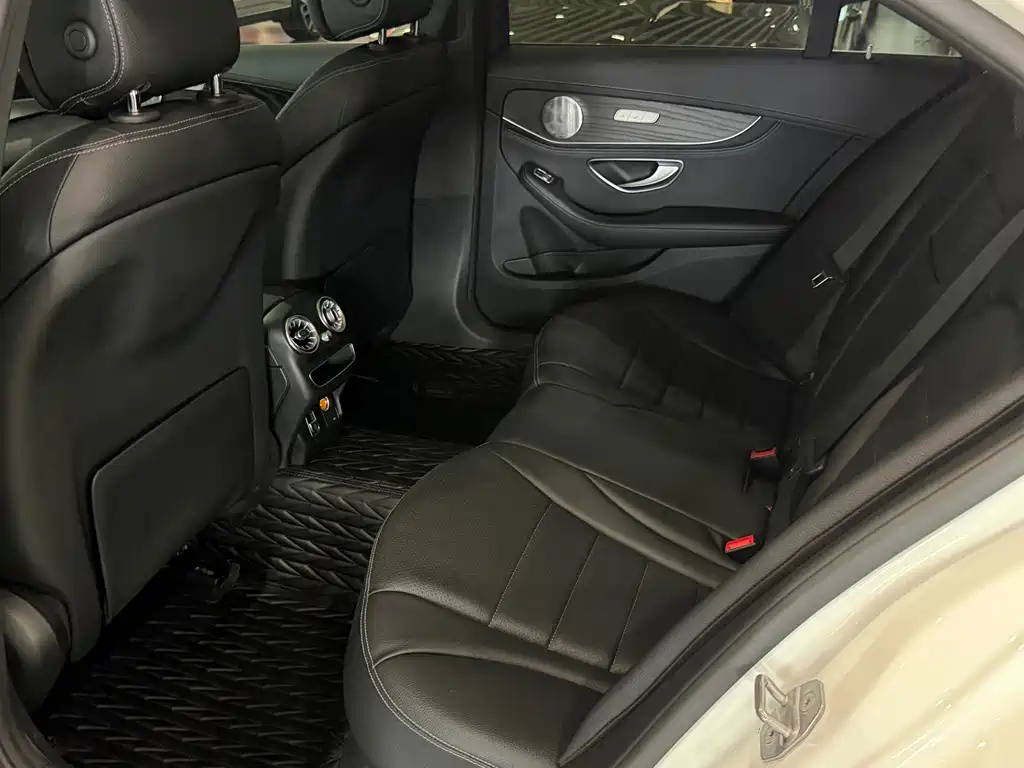 Mercedes-Benz C-Class — миниатюра 8
