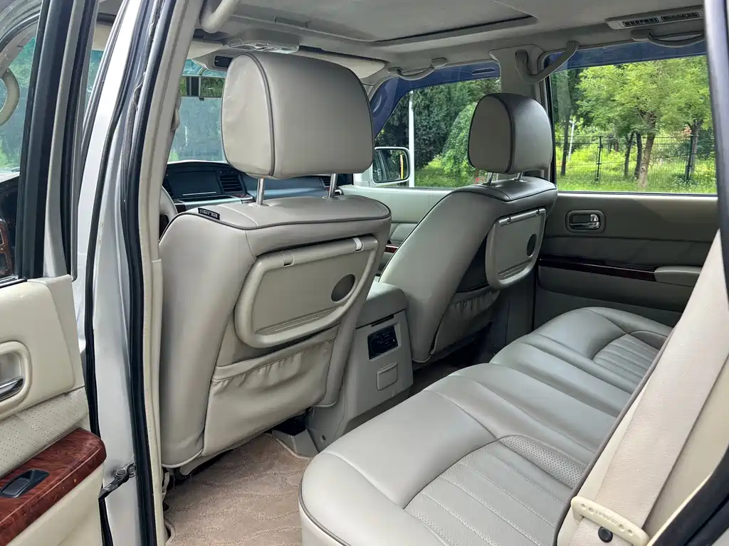 Nissan Patrol — миниатюра 7