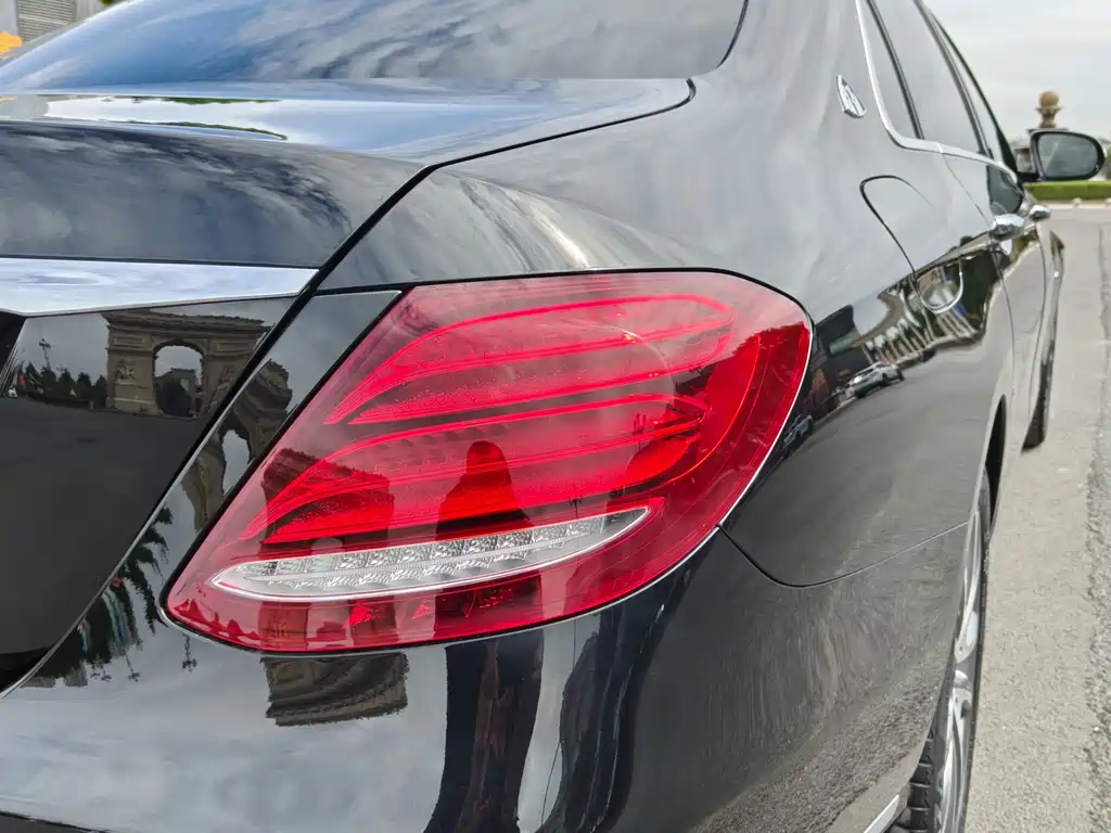 Mercedes-Benz E-Class — миниатюра 8