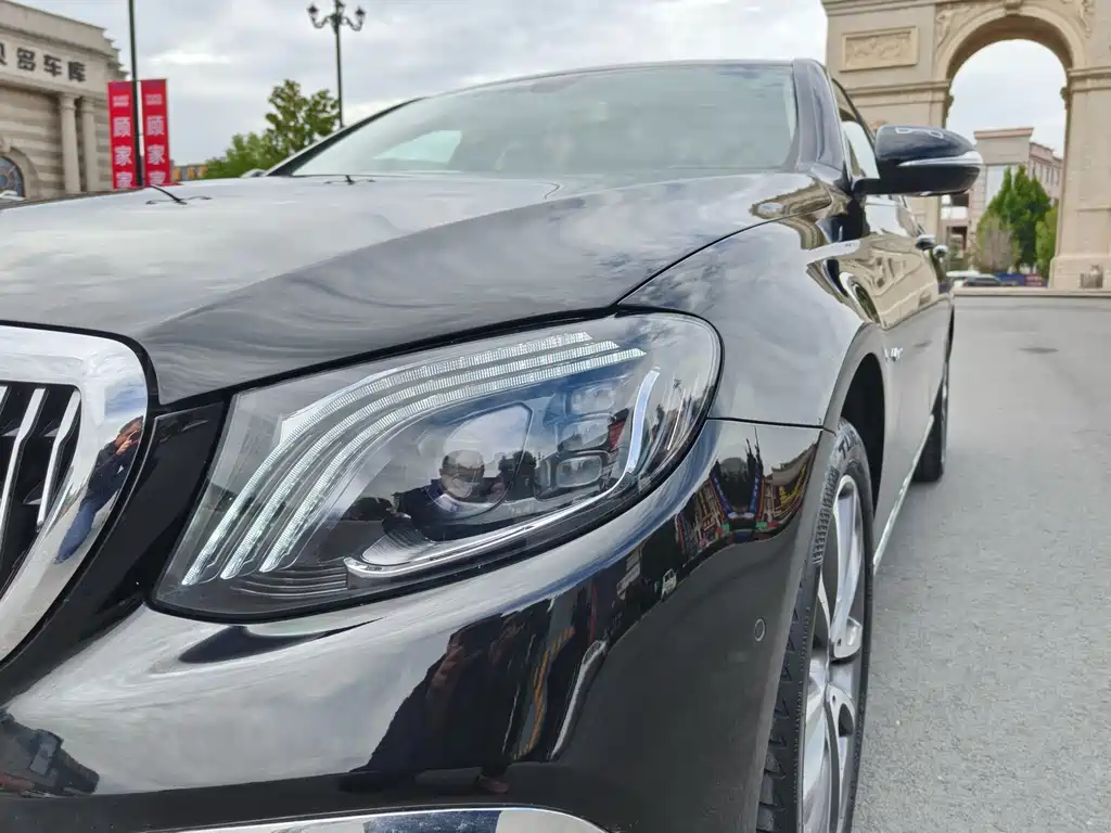 Mercedes-Benz E-Class — миниатюра 7