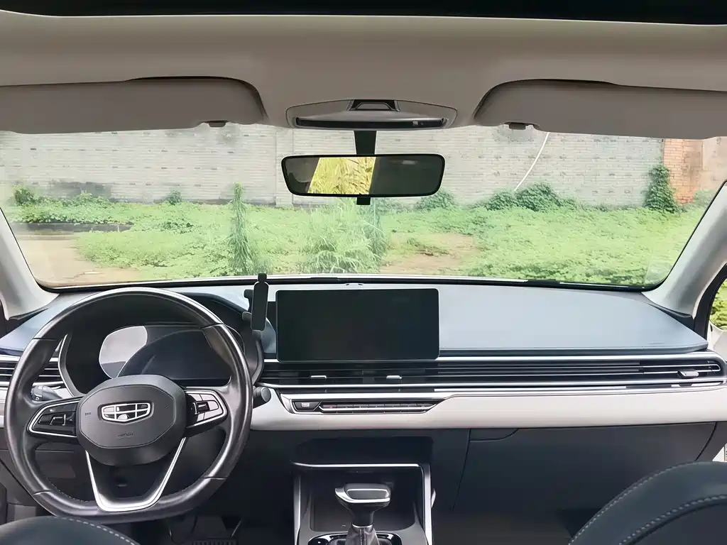 Geely Emgrand 2022 4 1.5L CVT Flagship