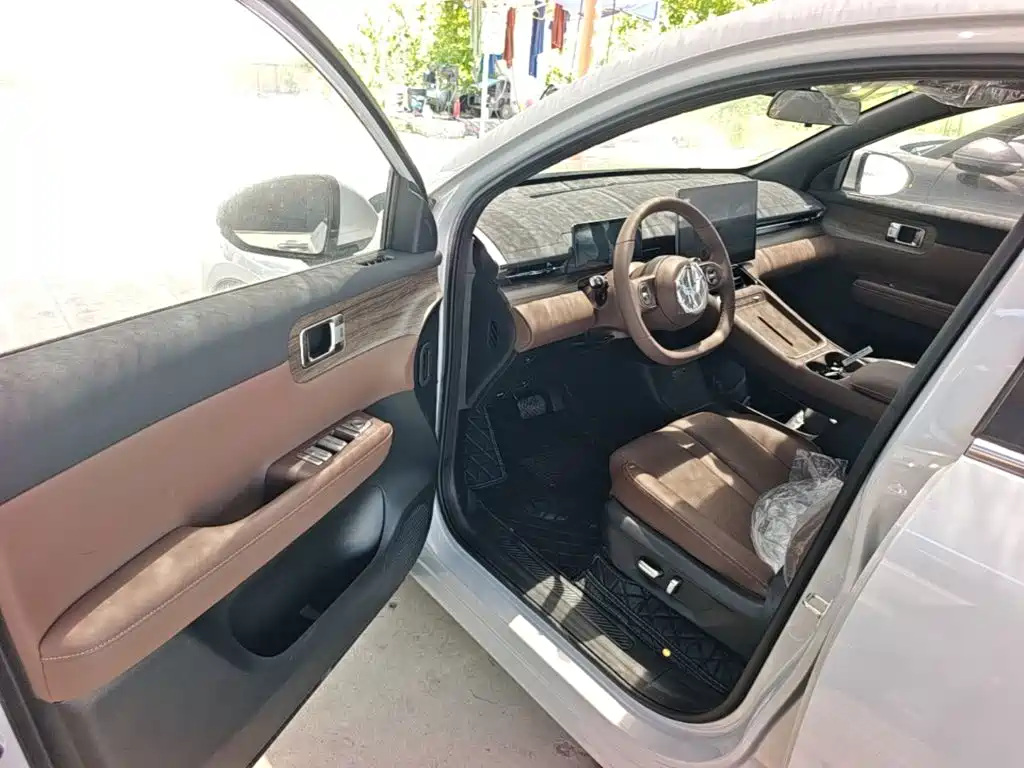 Заказать Wuling Xingguang S 2026 года за 1 945 533 ₽  из Китая