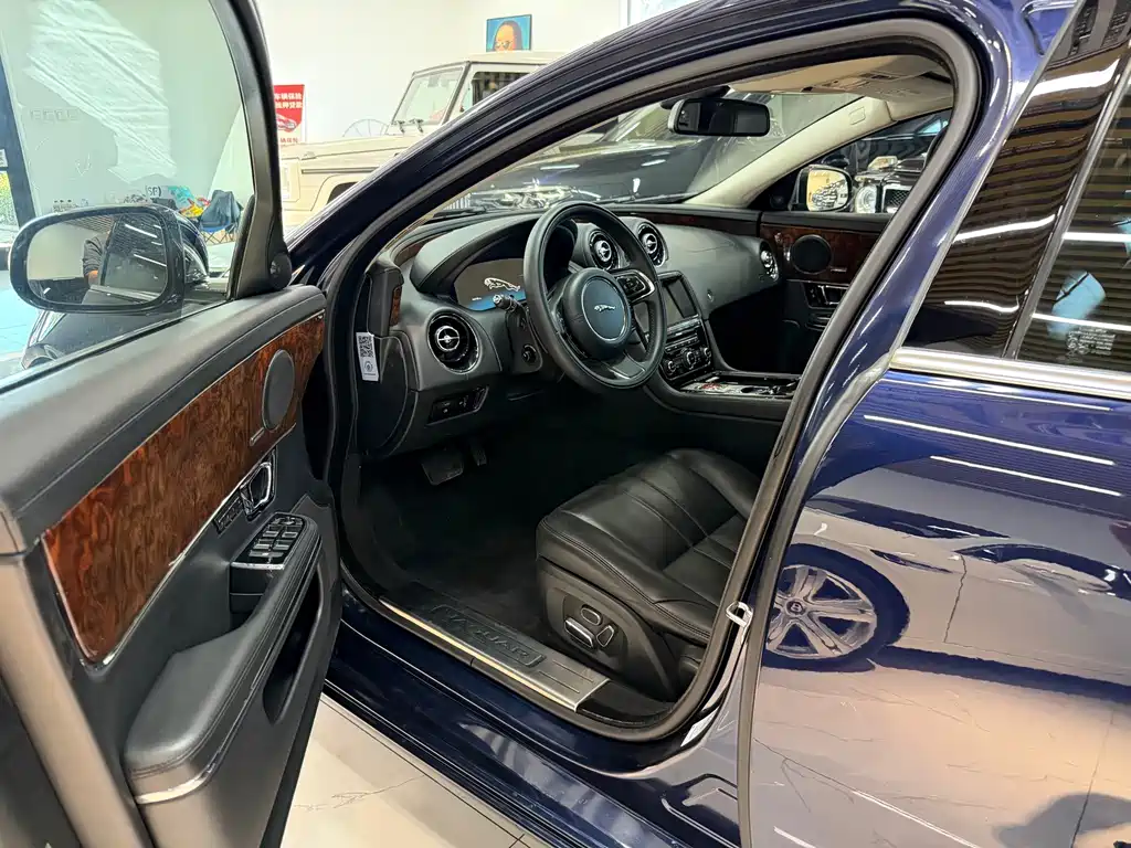 Jaguar XJ — миниатюра 7