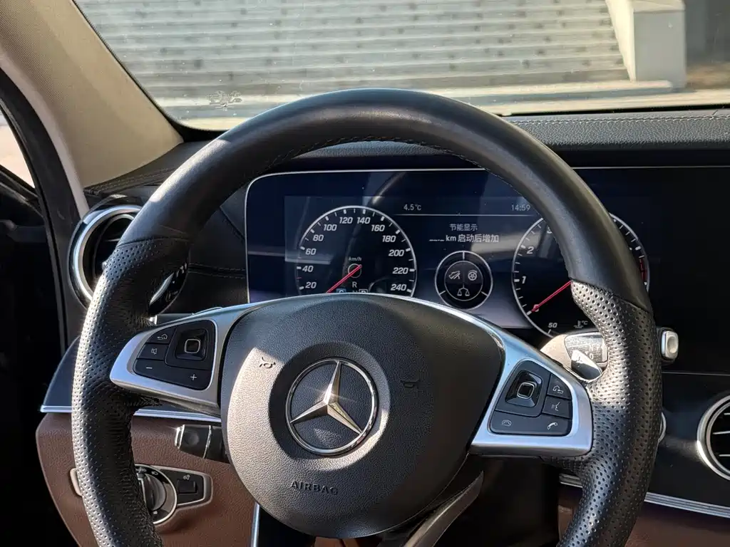 MERCEDES-BENZ E CLASS