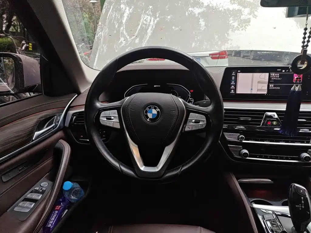 BMW 5 Series New Energy — миниатюра 11