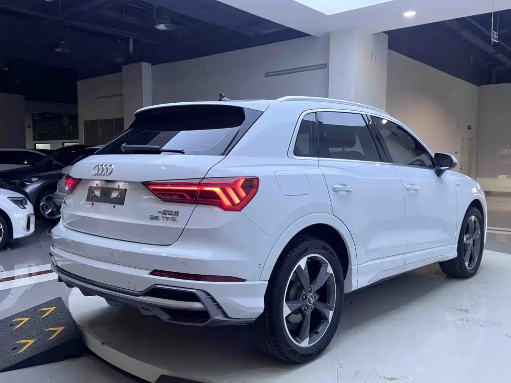Audi Q3 2023 35 TFSI Fashion (1.4T)