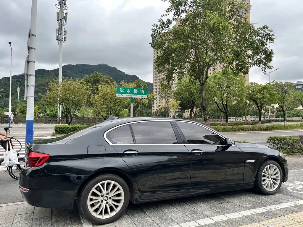BMW 5 Series — миниатюра 14