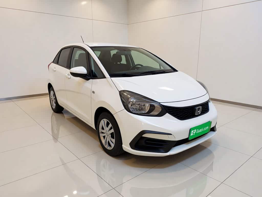 Honda Fit 1.5 л 2022 г. Белый, пробег 32599 км