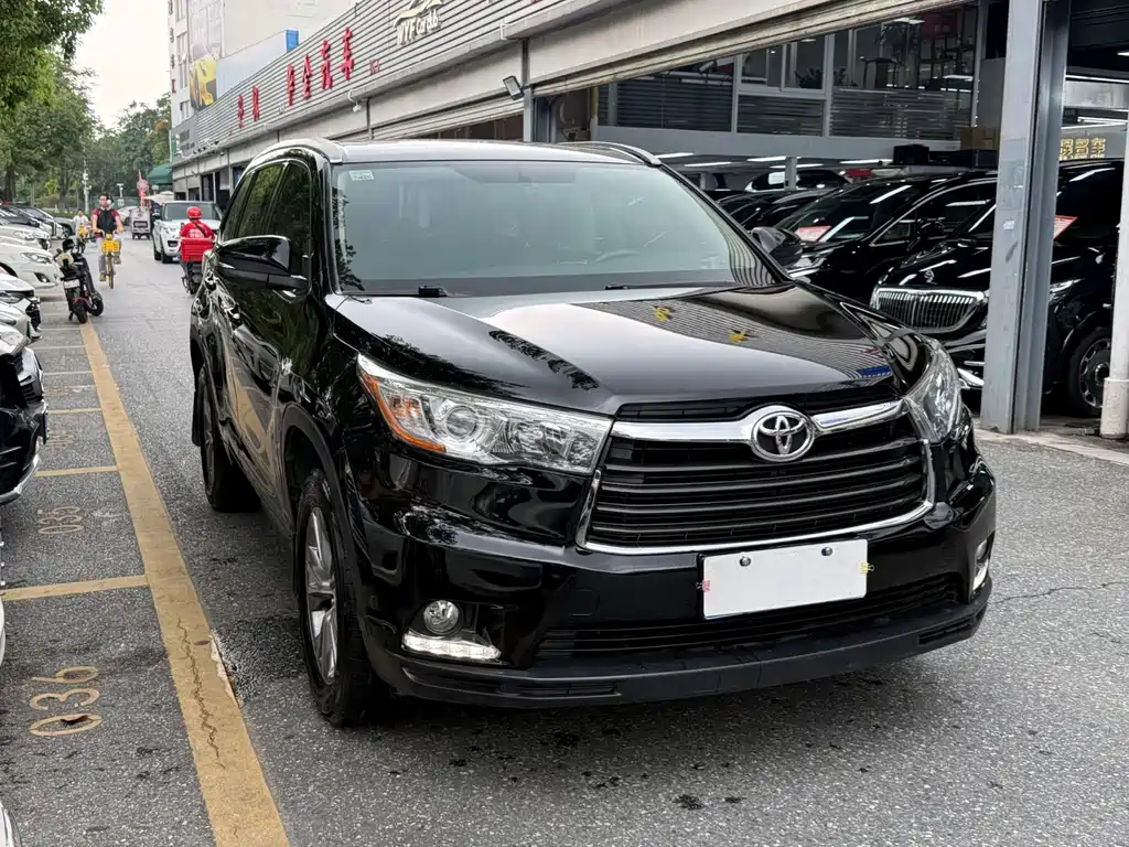 Toyota Highlander 2015 2.0T Elite 5 мест