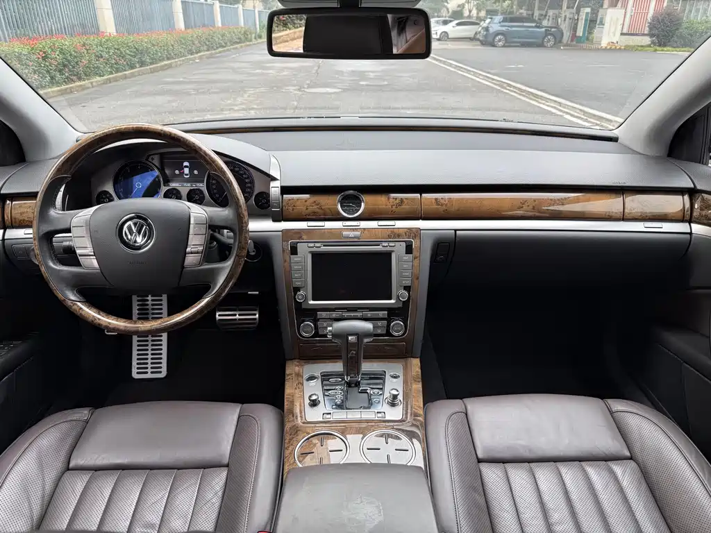 Volkswagen Phaeton — миниатюра 17