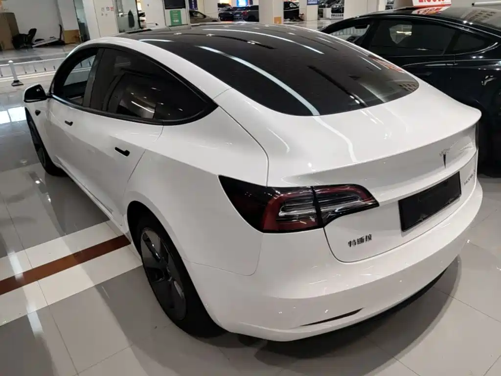 Tesla Model 3 — миниатюра 5