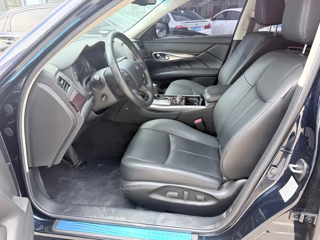 Infiniti Q70 — миниатюра 8