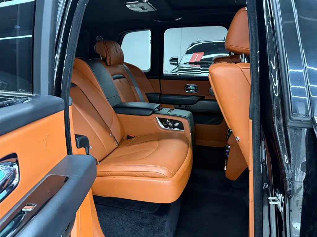 Rolls-Royce Cullinan 2018 мест