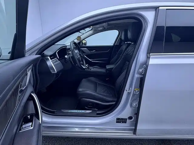 Jaguar XFL — миниатюра 5