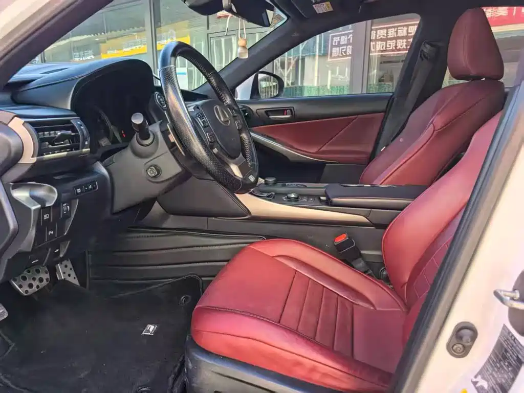 Lexus IS — миниатюра 2