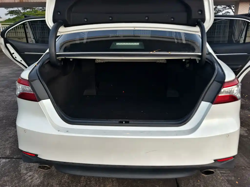 Toyota Camry — миниатюра 10