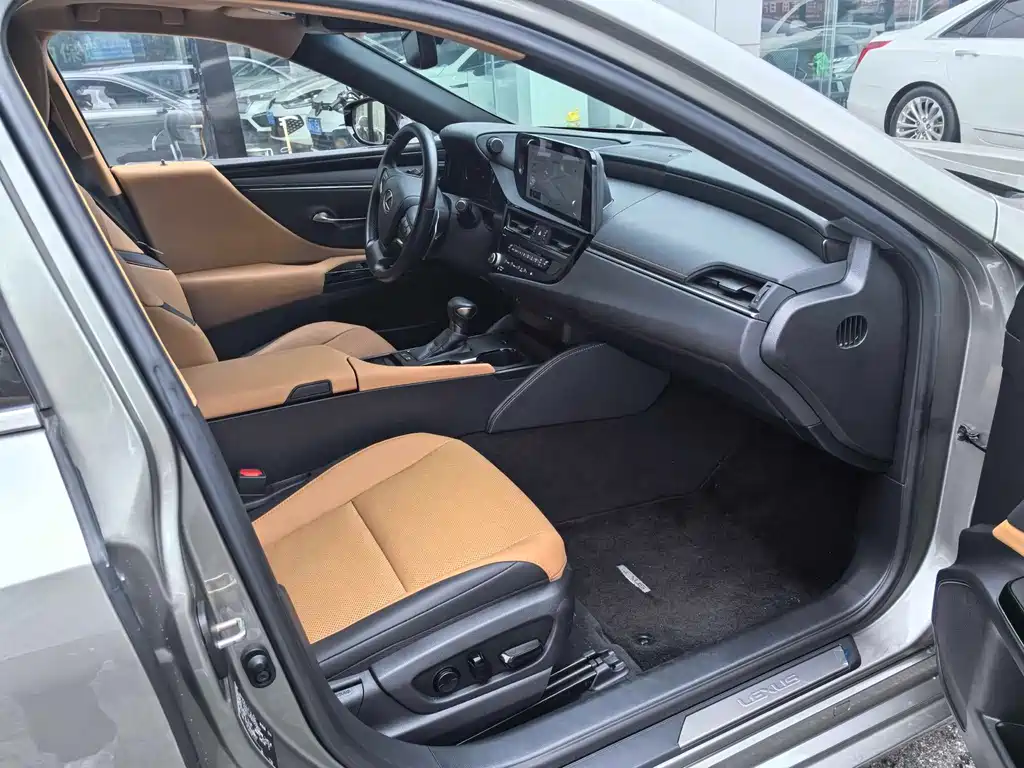 Lexus ES — миниатюра 9